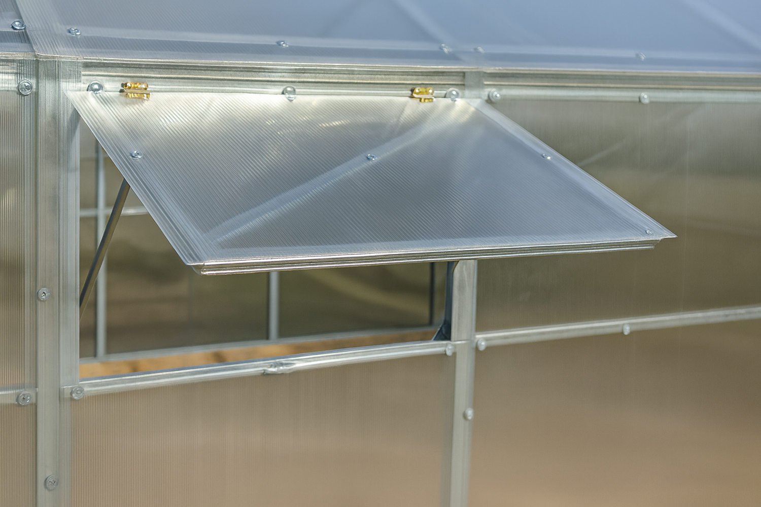 Manuelles Seitenfenster - zusätzliche Belüftung nach Bedarf Gardora